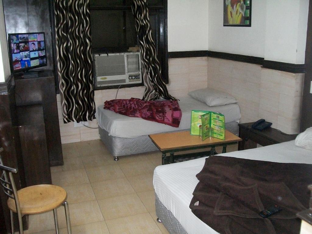 Hotel Milan Continental Delhi  Dış mekan fotoğraf