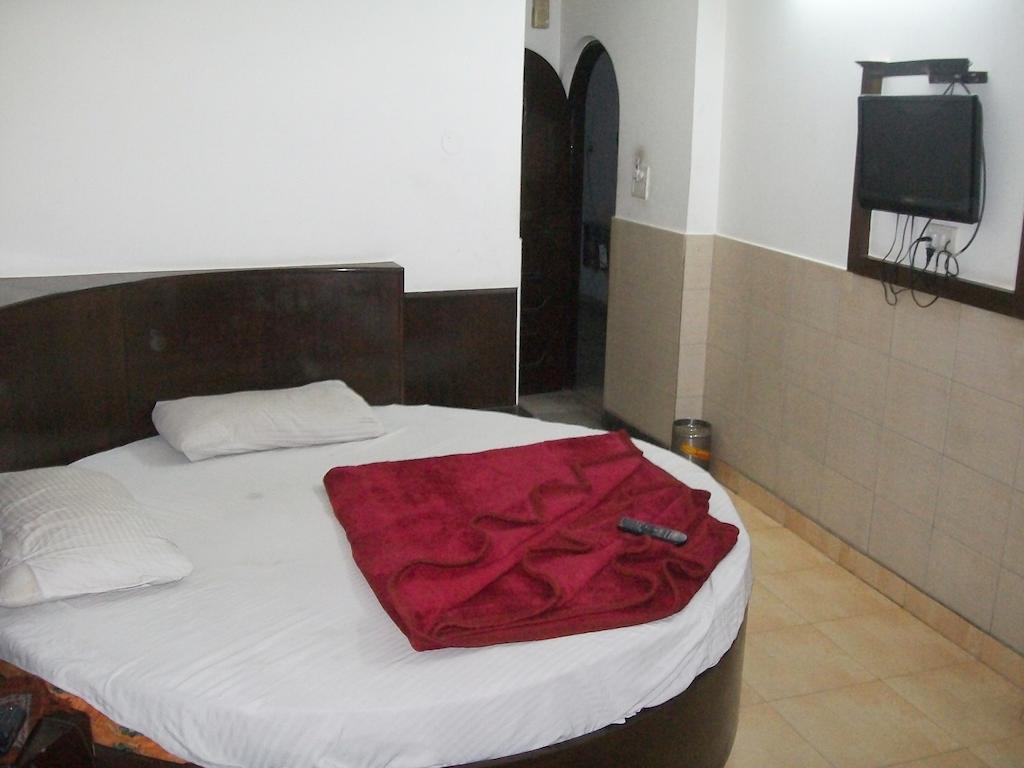 Hotel Milan Continental Delhi  Dış mekan fotoğraf