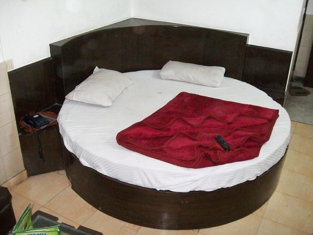 Hotel Milan Continental Delhi  Dış mekan fotoğraf