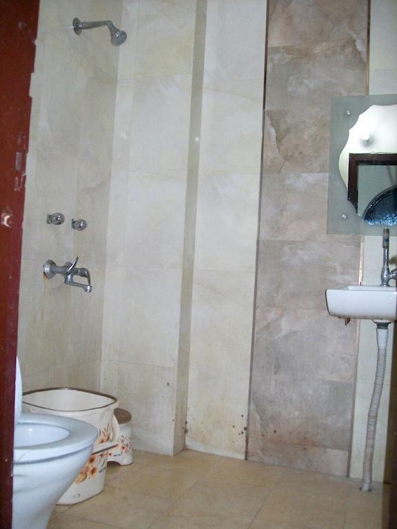 Hotel Milan Continental Delhi  Dış mekan fotoğraf